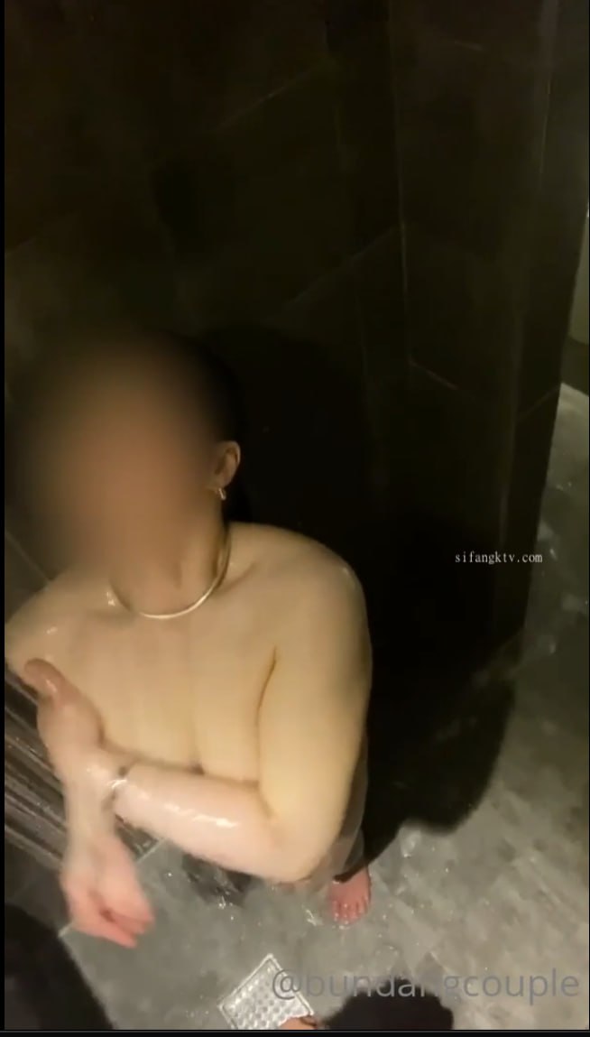 性感校园女孩甜甜地射出来